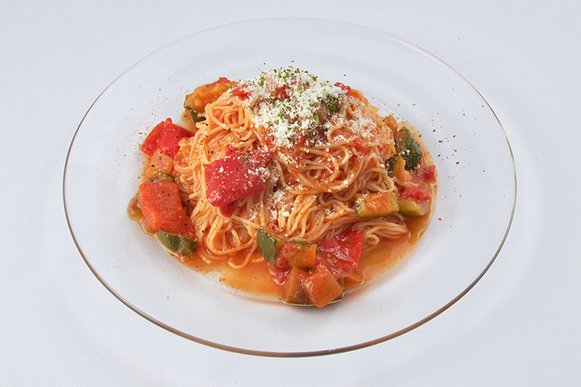 夏野菜の冷製トマトソースパスタ